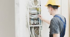 Le rôle essentiel des techniciens de maintenance en électricité